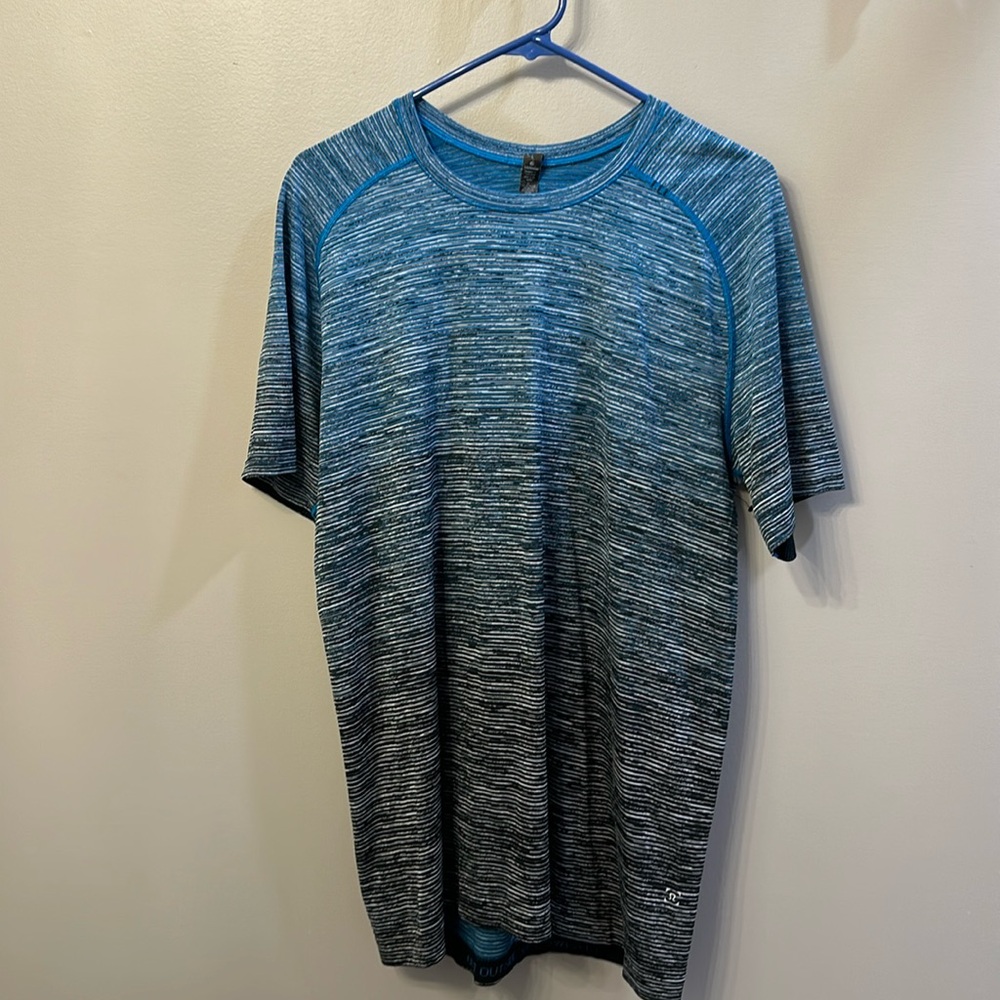 Men’s lululemon t shirt. Size large